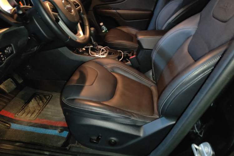 Used Jeep Cherokee 2016 2.4L Professional Edition Left Front Seat