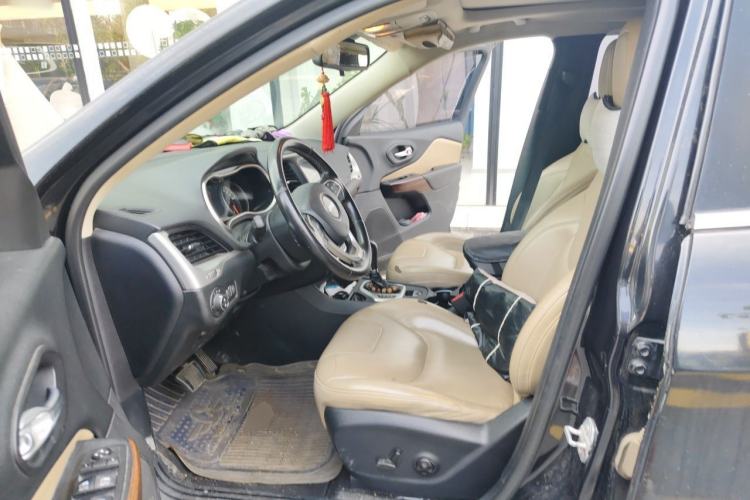 Used Jeep Cherokee 2016 2.0L Superior Edition Left Front Seat