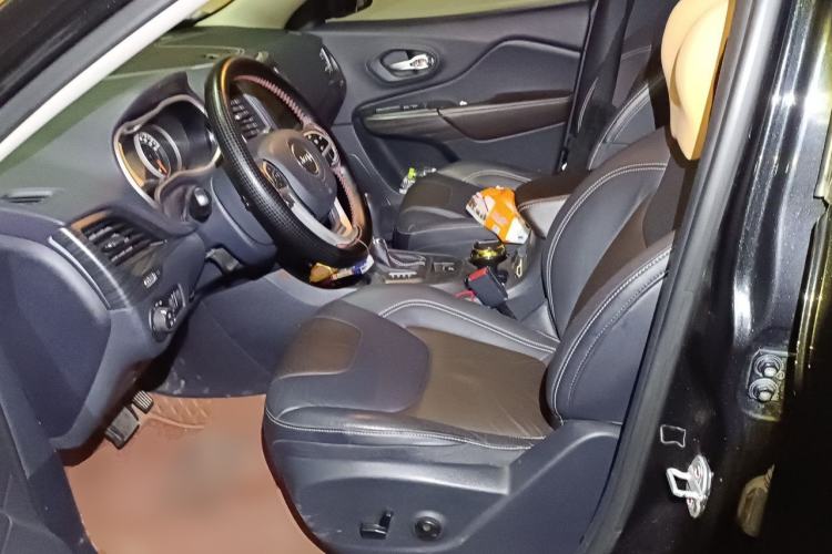Used Jeep Cherokee 2016 2.4L Leading Edition Left Front Seat