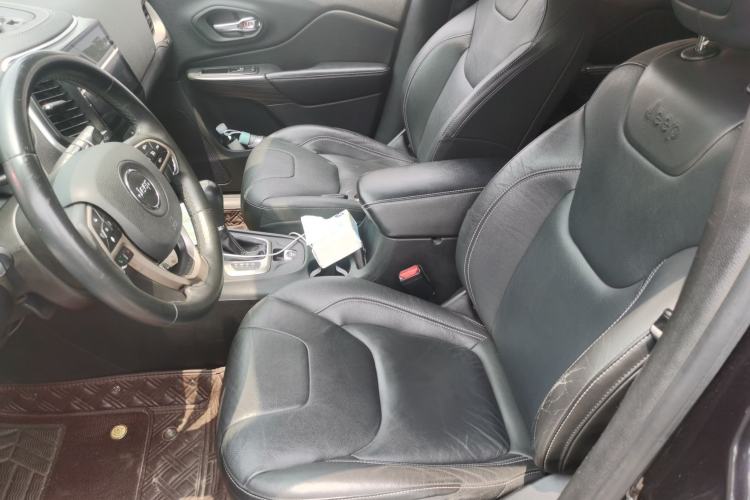 Used Jeep Cherokee 2016 2.0L Superior Edition Left Front Seat