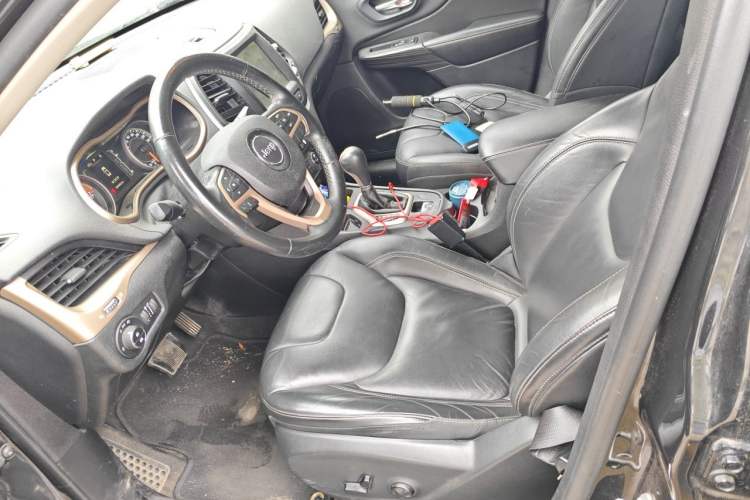 Used Jeep Cherokee 2016 2.4L Leading Edition Left Front Seat