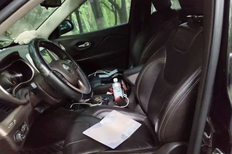 Used Jeep Cherokee 2016 2.0L Superior Edition Left Front Seat