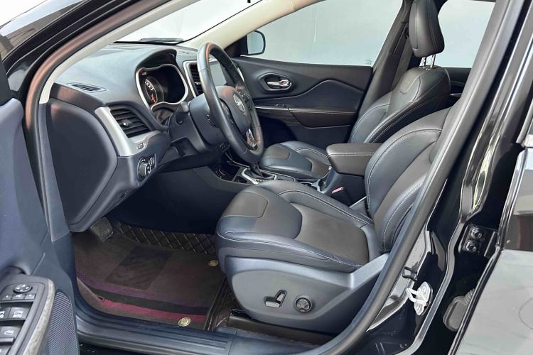 Used Jeep Cherokee 2016 2.4L Leading Edition Left Front Seat