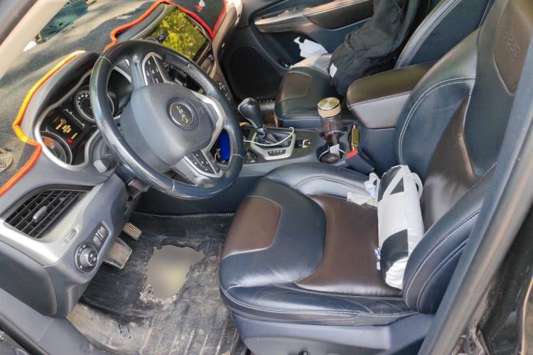 Used Jeep Cherokee 2016 2.4L Leading Edition Left Front Seat