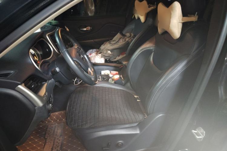 Used Jeep Cherokee 2016 2.4L Leading Edition Left Front Seat