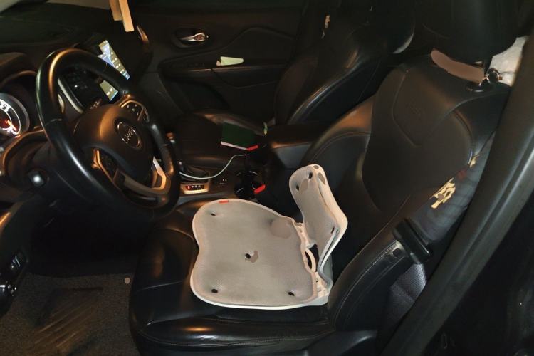 Used Jeep Cherokee 2016 2.4L Leading Edition Left Front Seat