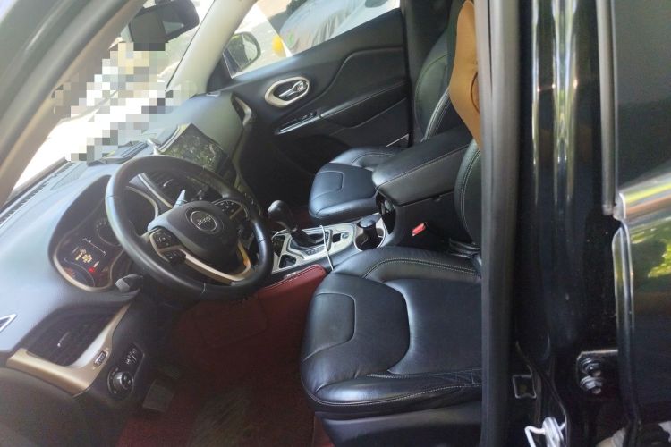 Used Jeep Cherokee 2016 2.4L Leading Edition Left Front Seat
