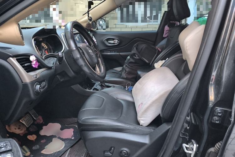 Used Jeep Cherokee 2016 2.4L Leading Smart Version Left Front Seat