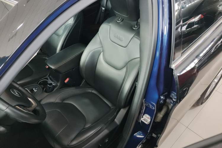 Used Jeep Cherokee 2016 2.4L Leading Edition Left Front Seat