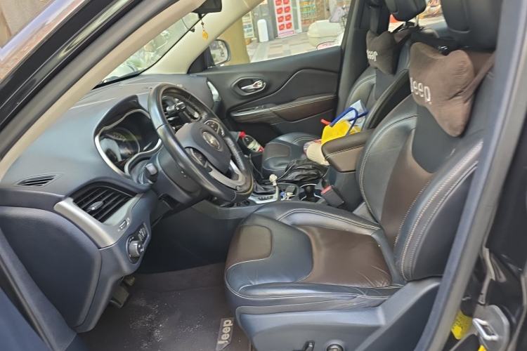 Used Jeep Cherokee 2016 2.4L Leading Edition Left Front Seat