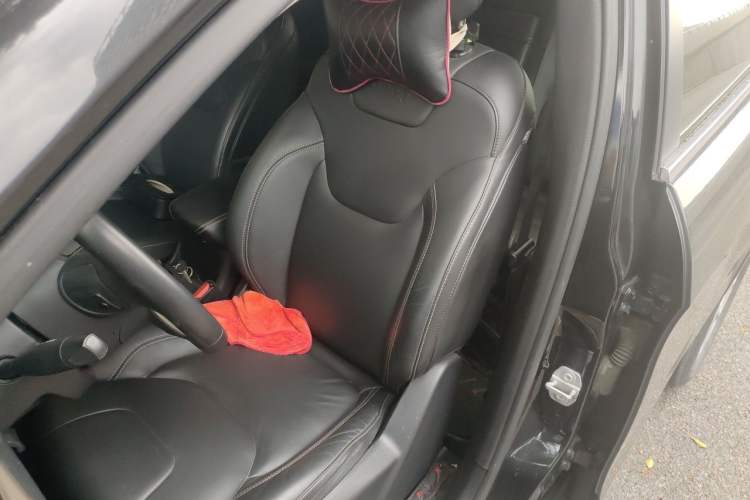 Used Jeep Cherokee 2016 2.0L Superior Edition Left Front Seat