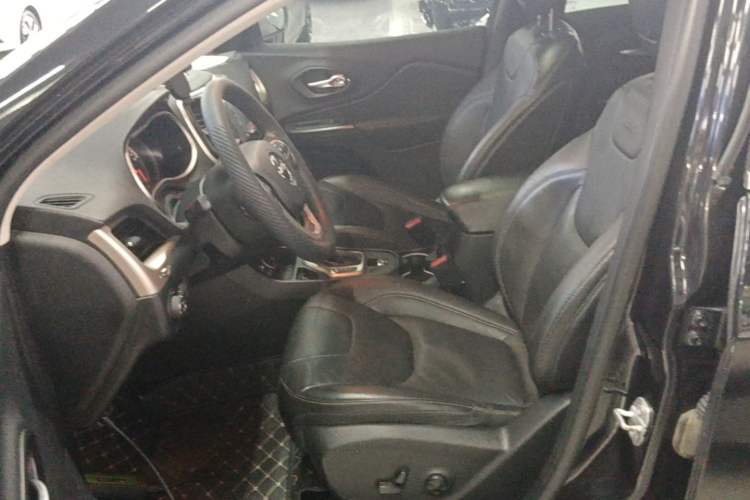Used Jeep Cherokee 2016 2.4L Leading Edition Left Front Seat