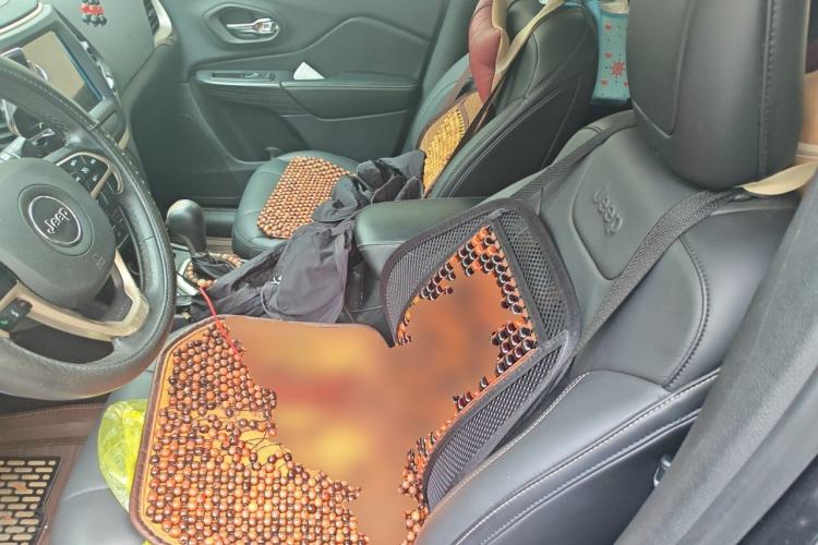 Used Jeep Cherokee 2016 2.0L Superior Edition Left Front Seat