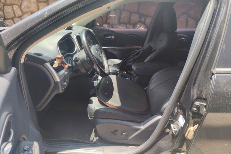 Used Jeep Cherokee 2016 2.4L Leading Edition Left Front Seat
