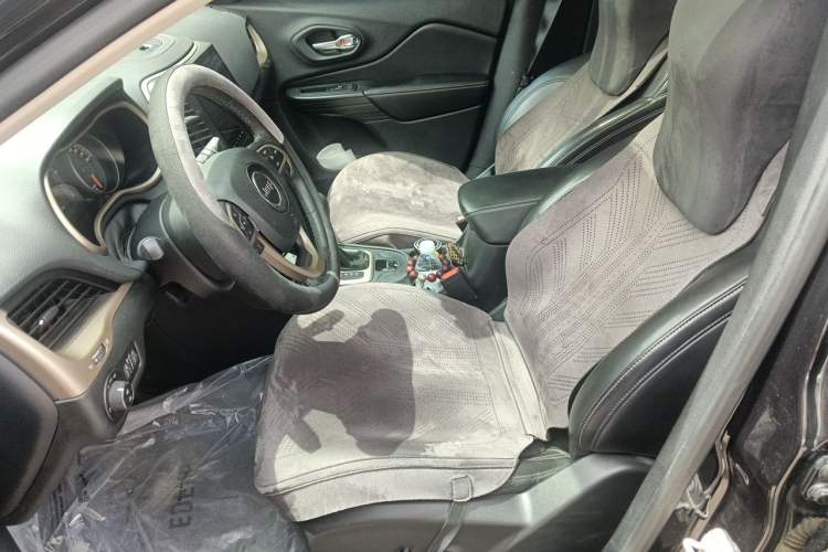 Used Jeep Cherokee 2016 2.4L Leading Edition Left Front Seat