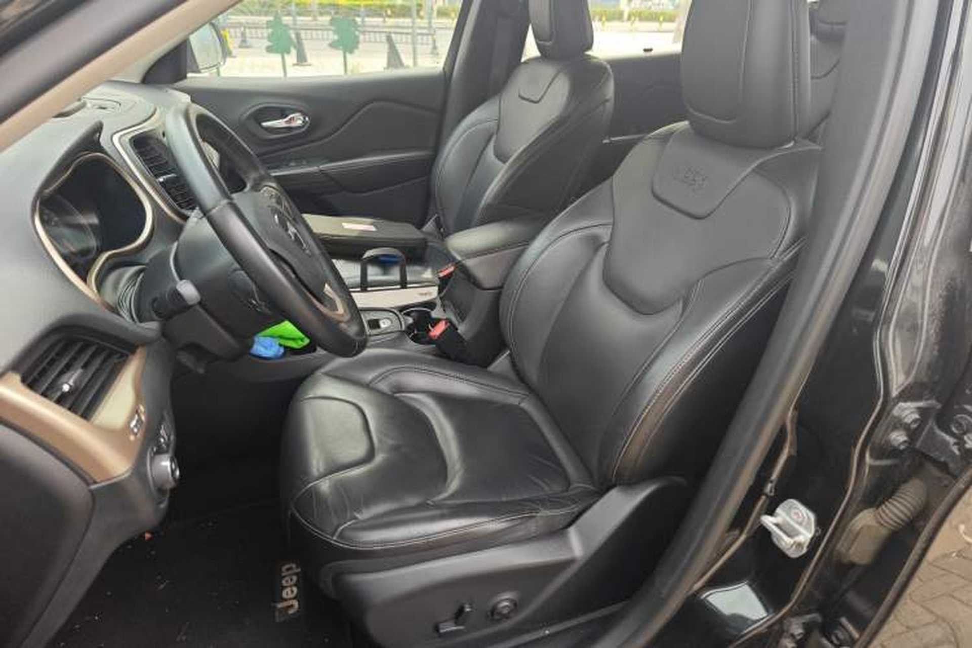 Used Jeep Cherokee 2016 2.0L Superior Edition Left Front Seat
