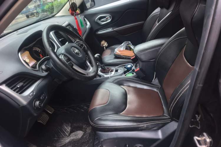 Used Jeep Cherokee 2016 2.4L Leading Smart Version Left Front Seat