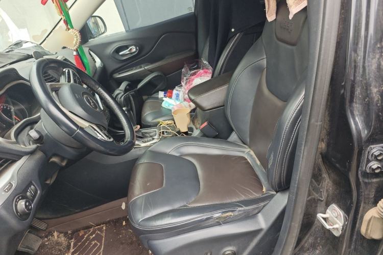 Used Jeep Cherokee 2016 2.4L Leading Smart Version Left Front Seat