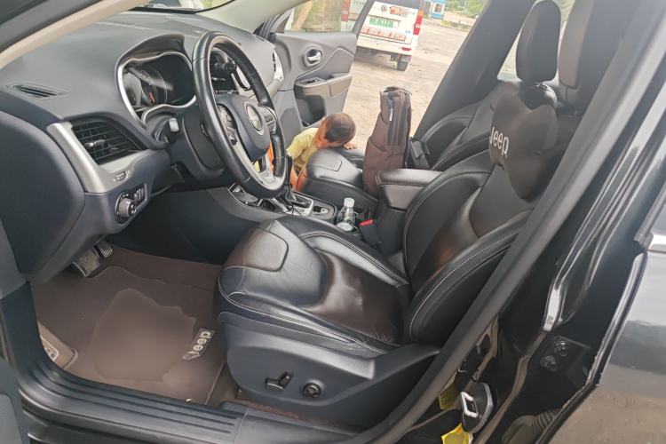 Used Jeep Cherokee 2016 2.4L Leading Edition Left Front Seat