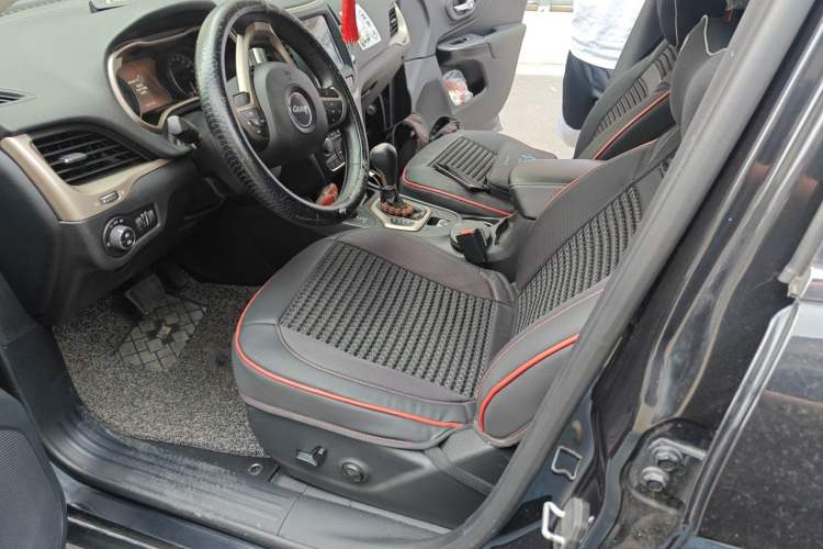 Used Jeep Cherokee 2016 2.4L Professional Smart Version Left Front Seat