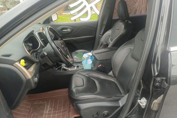Used Jeep Cherokee 2016 2.4L Leading Edition Left Front Seat
