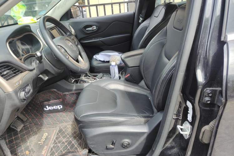 Used Jeep Cherokee 2016 2.4L Leading Edition Left Front Seat