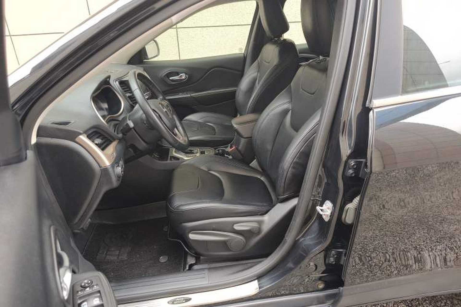 Used Jeep Cherokee 2016 2.0L Leading Edition Left Front Seat
