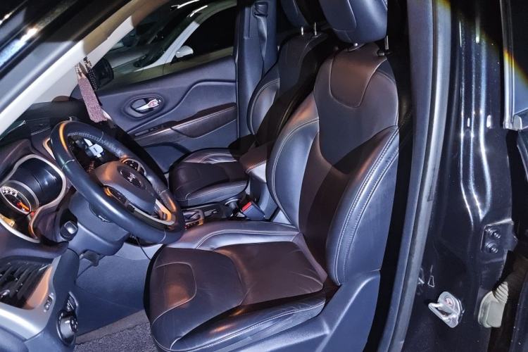Used Jeep Cherokee 2016 2.4L Professional Smart Version Left Front Seat