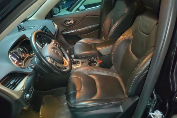 Used Jeep Cherokee 2016 2.4L Professional Edition Left Front Seat