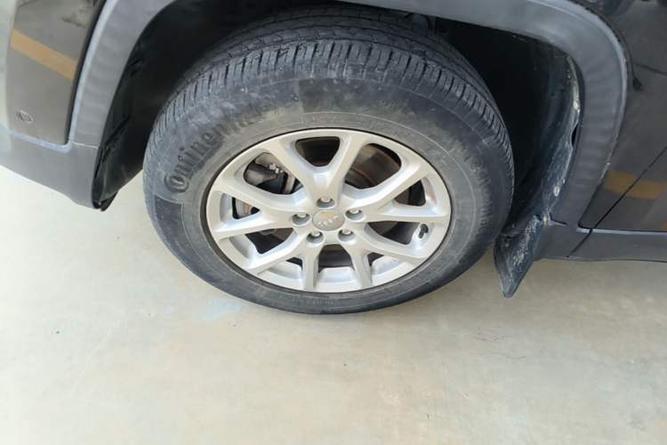 Used Jeep Cherokee 2016 2.4L Professional Smart Version Left Front Wheel Hub