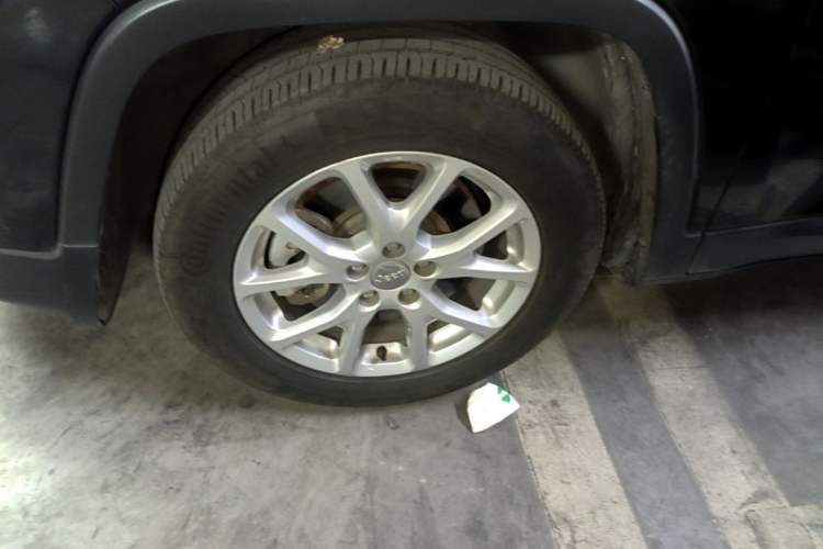 Used Jeep Cherokee 2016 2.4L Leading Edition Left Front Wheel Hub