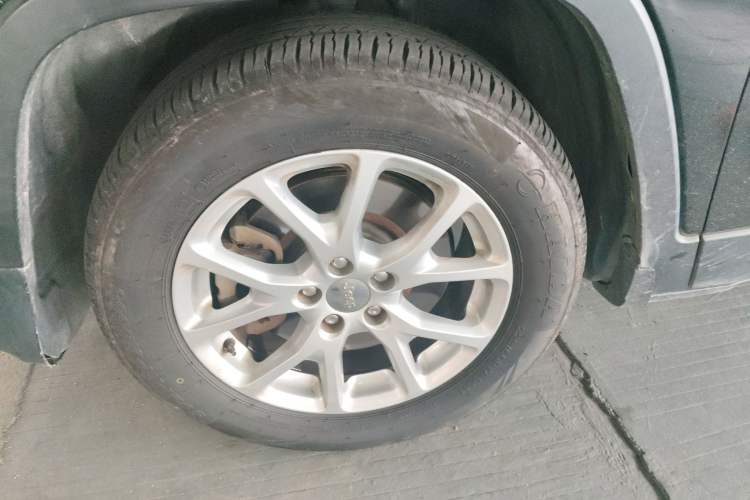 Used Jeep Cherokee 2016 2.4L Leading Edition Left Front Wheel Hub
