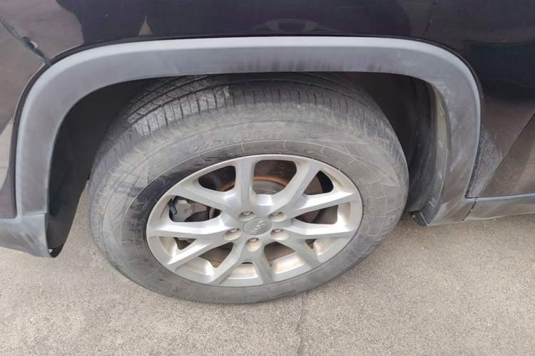 Used Jeep Cherokee 2016 2.4L Leading Edition Left Front Wheel Hub