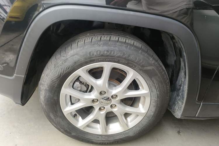 Used Jeep Cherokee 2016 2.4L Leading Edition Left Front Wheel Hub
