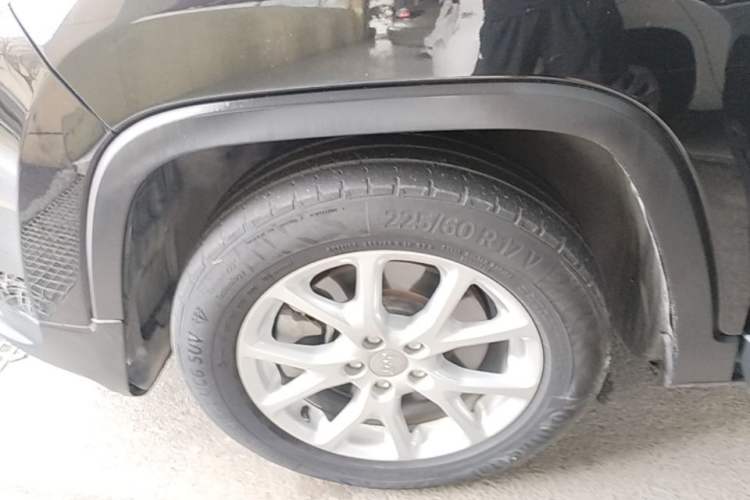 Used Jeep Cherokee 2016 2.4L Leading Edition Left Front Wheel Hub