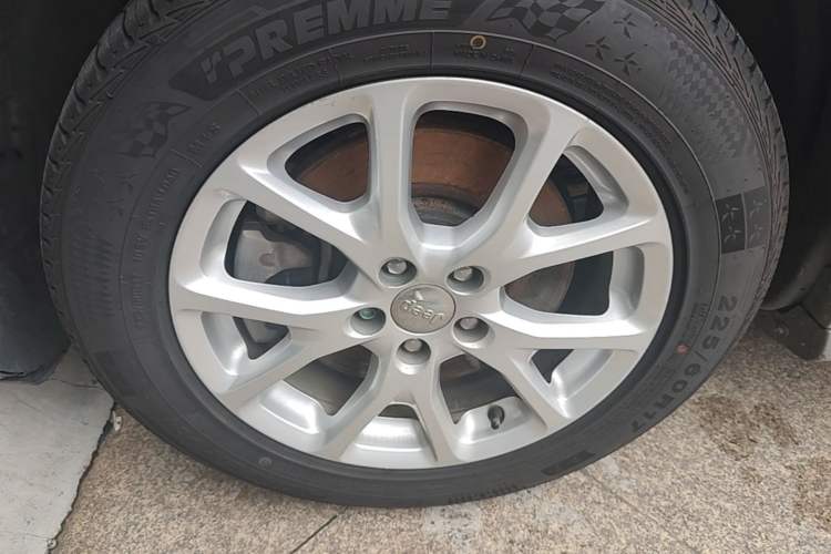 Used Jeep Cherokee 2016 2.4L Leading Edition Left Front Wheel Hub
