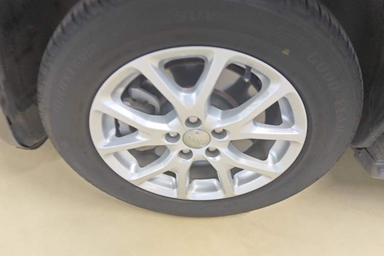 Used Jeep Cherokee 2016 2.0L Smart Version Left Front Wheel Hub