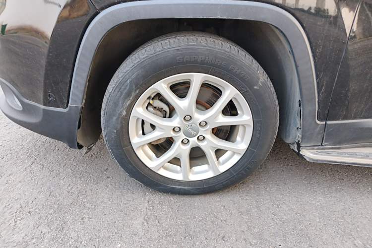 Used Jeep Cherokee 2016 2.4L Leading Smart Version Left Front Wheel Hub