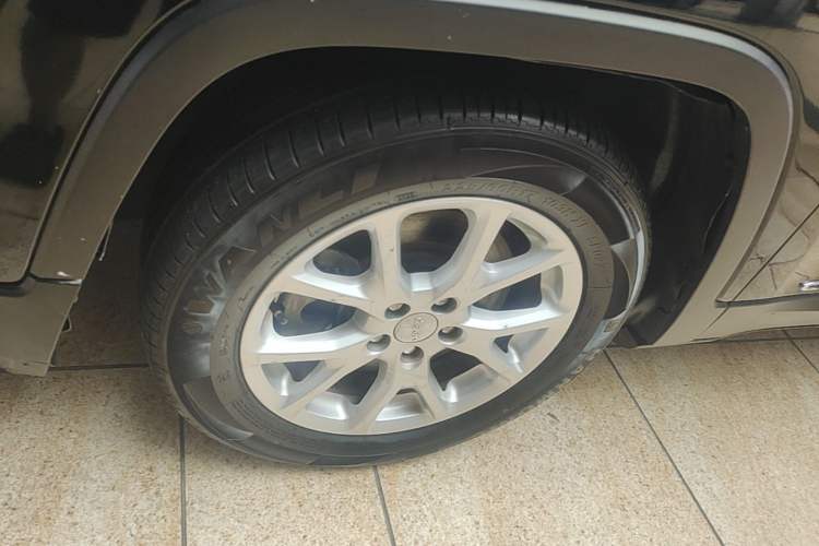 Used Jeep Cherokee 2016 2.4L Leading Smart Version Left Front Wheel Hub