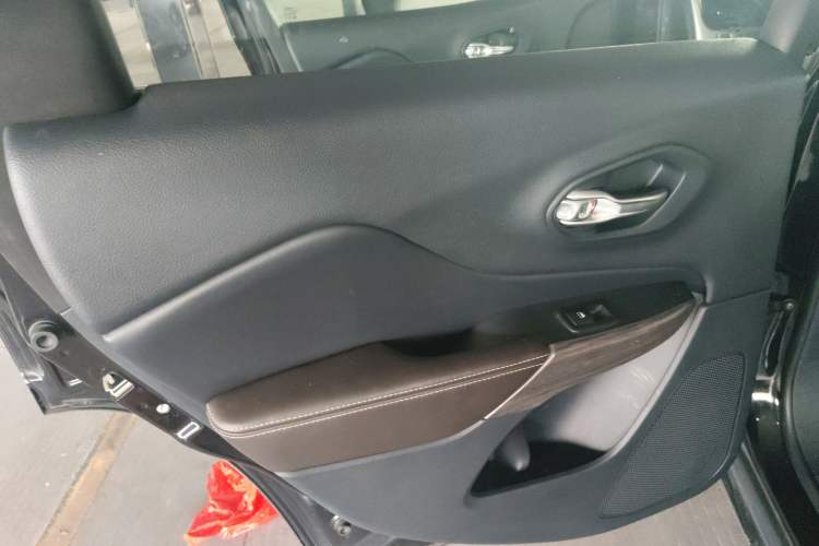 Used Jeep Cherokee 2016 2.4L Leading Edition Left Rear Door Interior