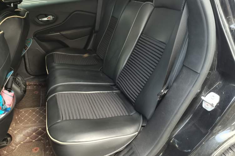 Used Jeep Cherokee 2016 2.4L Professional Edition Left Rear Seat