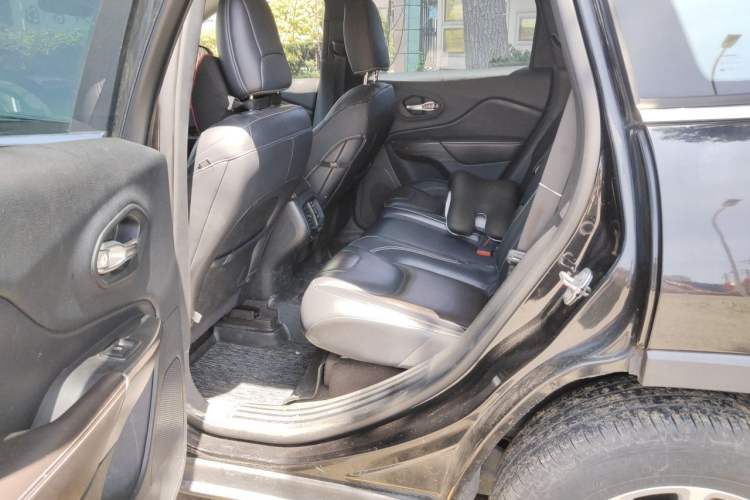 Used Jeep Cherokee 2016 2.4L Professional Smart Version Left Rear Seat