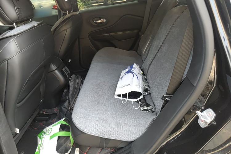 Used Jeep Cherokee 2016 2.4L Leading Smart Version Left Rear Seat