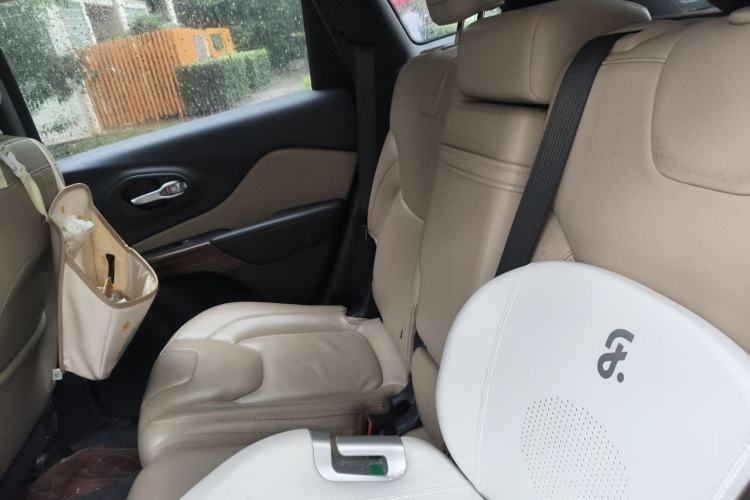 Used Jeep Cherokee 2016 2.0L Superior Edition Left Rear Seat