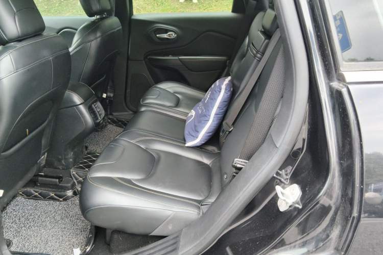 Used Jeep Cherokee 2016 2.4L Professional Smart Version Left Rear Seat