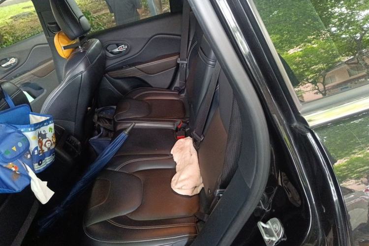 Used Jeep Cherokee 2016 2.4L Superior Edition Left Rear Seat
