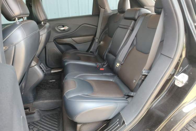 Used Jeep Cherokee 2016 2.4L Leading Smart Version Left Rear Seat