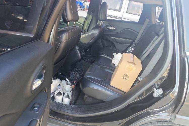 Used Jeep Cherokee 2016 2.4L Professional Edition Left Rear Seat