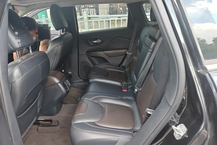 Used Jeep Cherokee 2016 2.4L Professional Edition Left Rear Seat