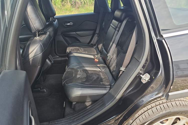 Used Jeep Cherokee 2016 2.0L Leading Edition Left Rear Seat